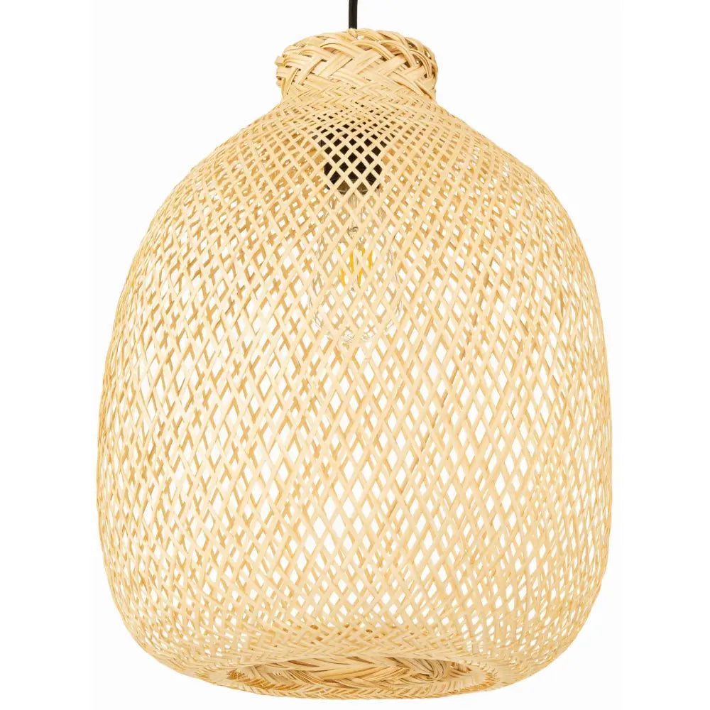 Svart Boho Bambus hengelampe med kuppelform, flettet rotting og synlig lyspære i luftig design.