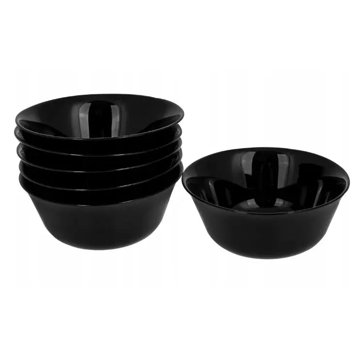 Svart middagsservise, seks plastskåler hvor fem er stablet og én står ved siden av på hvit bakgrunn.