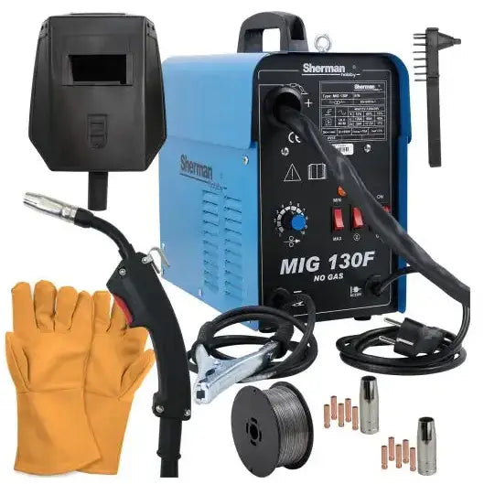 Blått og svart MIG-sveiseapparat med tilbehør som hjelm, hansker, brenner, stålbørste og sveisetråd foran.