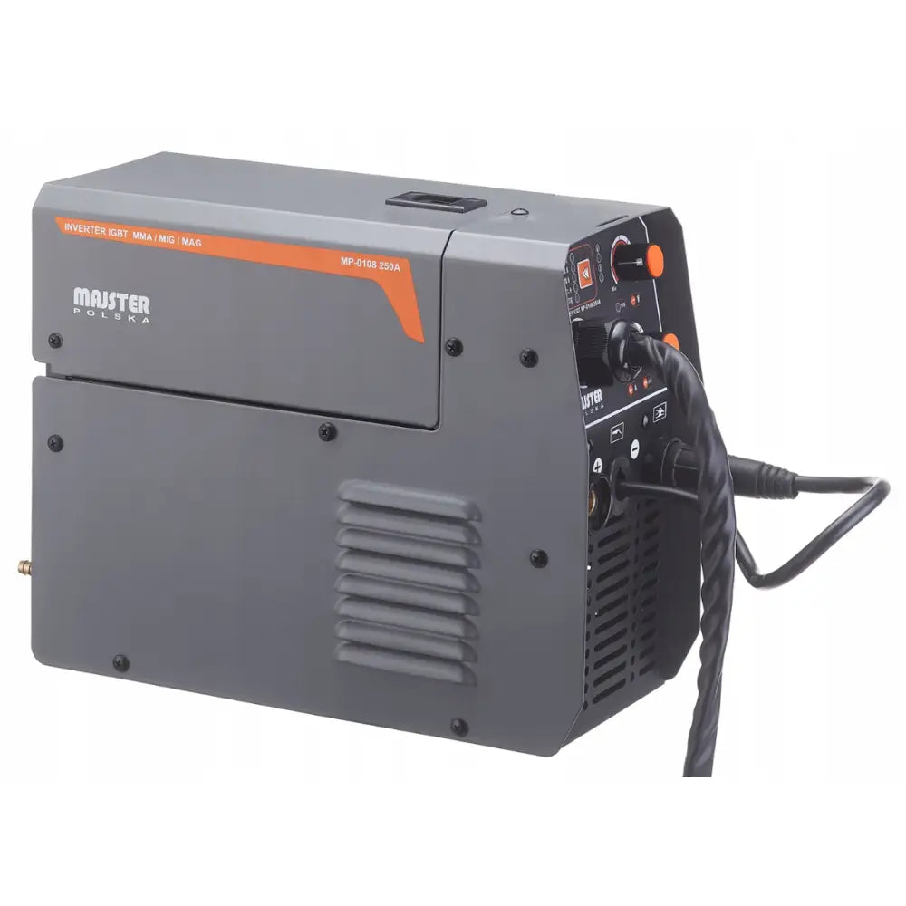 Sveiseapparat Migomat, grå modell med oransje detaljer, skrått sett med synlige kabler og knotter på høyre side.