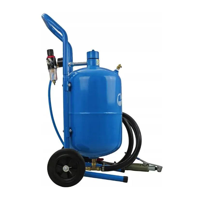 Syfon sandsprøyte 19L med blå tank på hjul, sidevisning med synlig slange, regulator og håndtak.