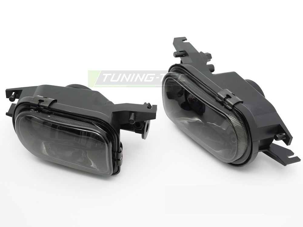 Nærbilde av tåkelys i smoke-finish for Mercedes C-Klasse W203 2000–2007
