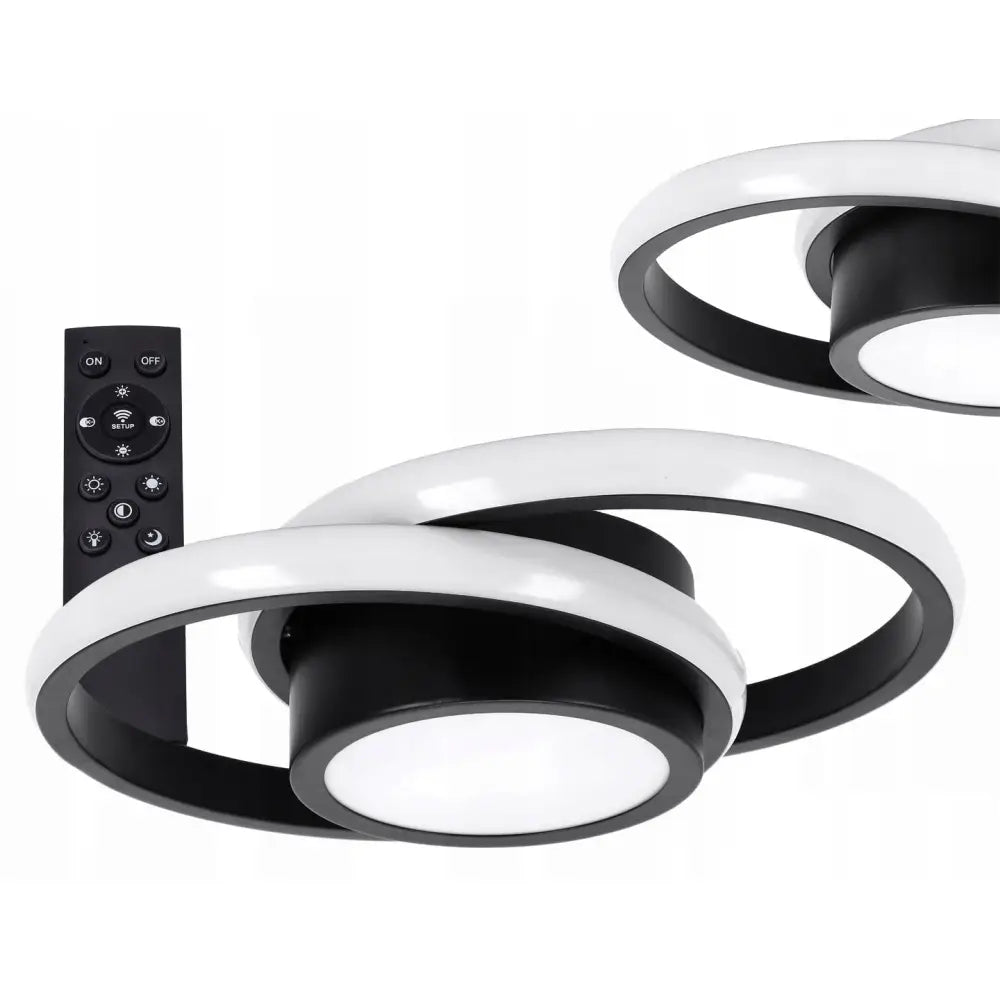 Taklampe LED, moderne sirkulær design i svart og hvitt, vist skrått med tilhørende fjernkontroll.