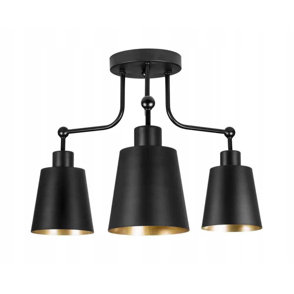 Taklampe lysekrone med tre svarte metallskjermer, gyllen innside og moderne minimalistisk design.