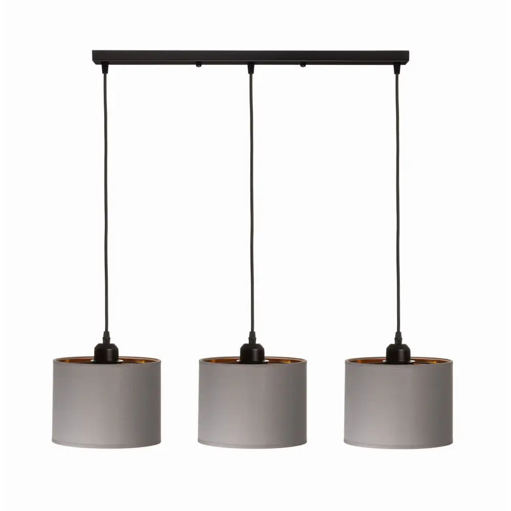 Taklampe Trefoldig List Oro Grå med tre grå sylinderskjermer og gullfarget innside, hengende fra svart takbase.