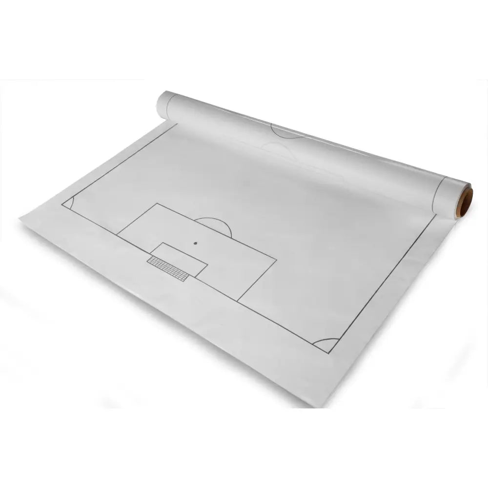 Taktisk fotball taktibrett folie, hvit papirrull med svart banemønster og markerte målområder, skrå sidevisning.