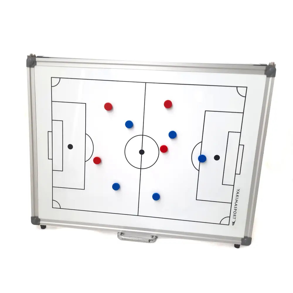 Taktisk tavle 60x45 cm, magnetisk fotballbanemønster med røde og blå magneter, aluminiumskant og håndtak.