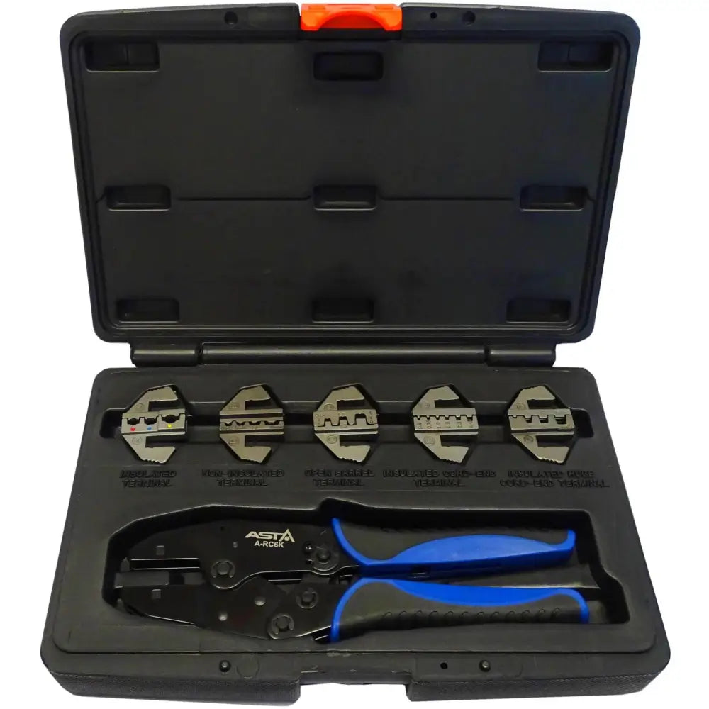 Krympetang-sett med sort og blå tang samt fem utskiftbare bakker, presentert i åpen plastkoffert.