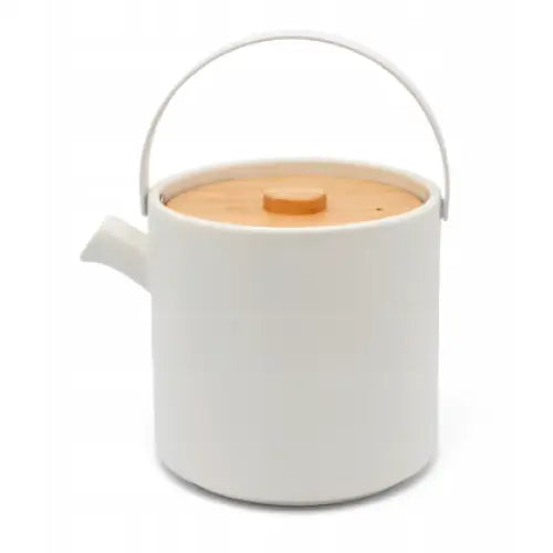 Tekanne Sett Umea 1,2 L, hvit keramikk med lyst trelokk og metallhåndtak, frontvisning.