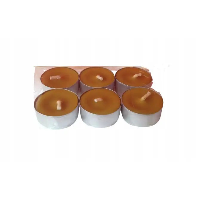 Telys varmere av bivoks, seks gule telys med hvit veke i sølvkopper, frontvisning.