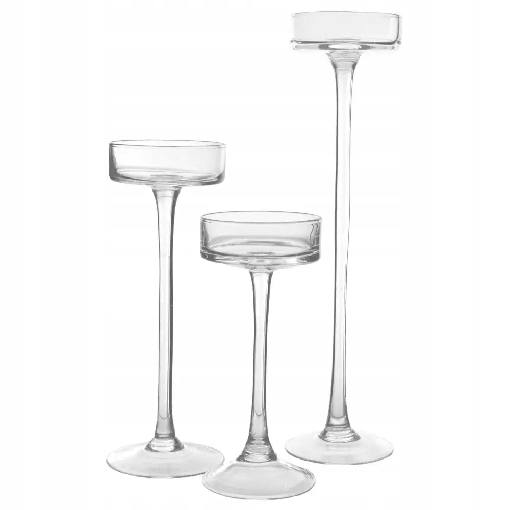Telysestake på fot, sett med tre glassholdere i ulike høyder, skrå vinkel mot hvit bakgrunn.