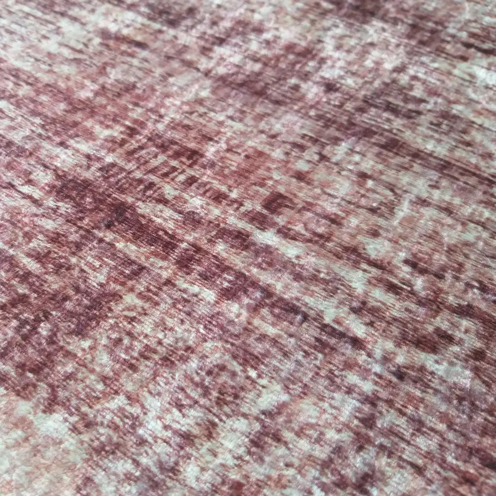 Tepe Blanka brun, nærbilde av tekstil med rødlige og beige nyanser, fremhever mønstret veving og struktur.