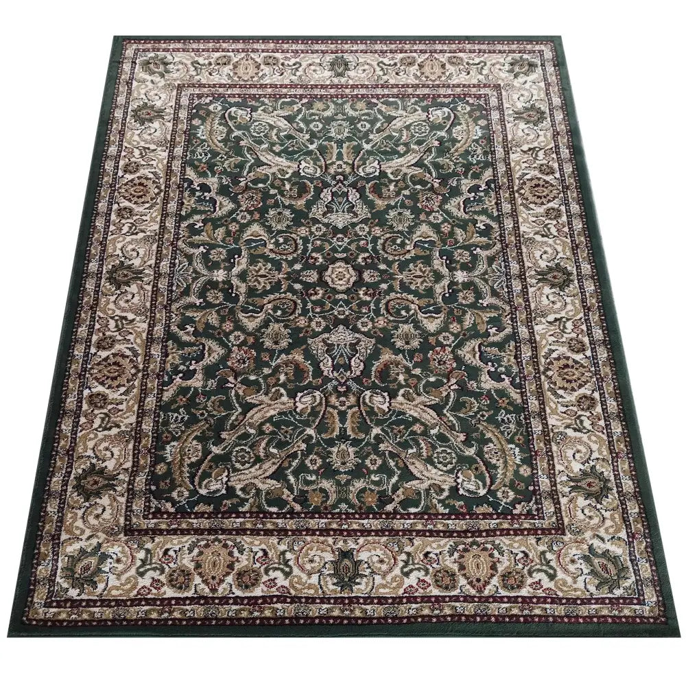 Grønt teppe med beige, krem og burgunder blomster- og bladmønster, dekorativ kant, sett ovenfra.