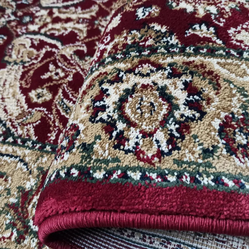 Tepe Eksklusiv 02 N teppe, nærbilde av burgunder hjørne med rød kant, orientalsk mønster og myk tekstur.