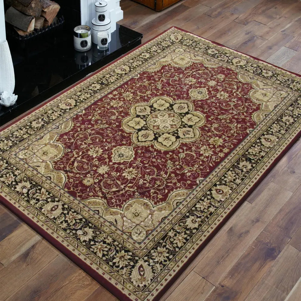 Tepe Eksklusiv-teppe 200 x 300 cm, orientalsk burgunder mønster med blomster, skråvinkel på tregulv.