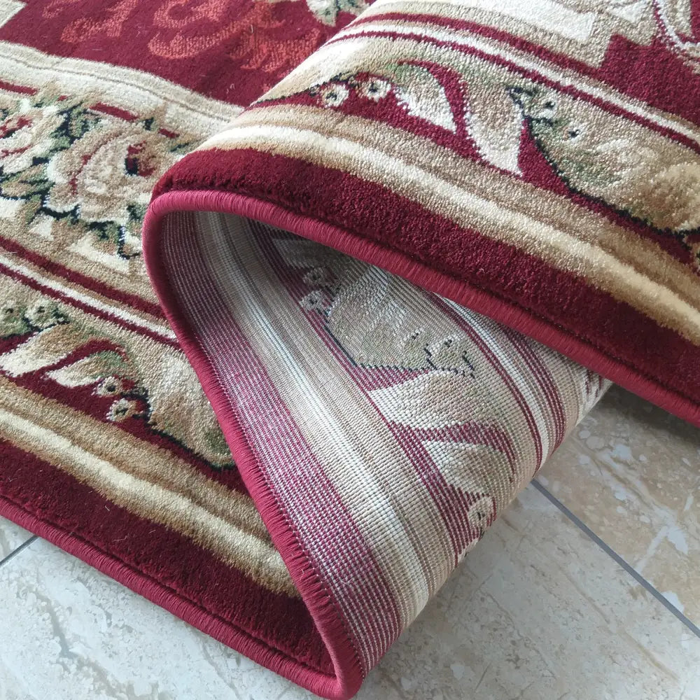 Tepe Eksklusiv 04 teppe i burgunder med kremfargede mønstre, detaljert visning av overside og underside.