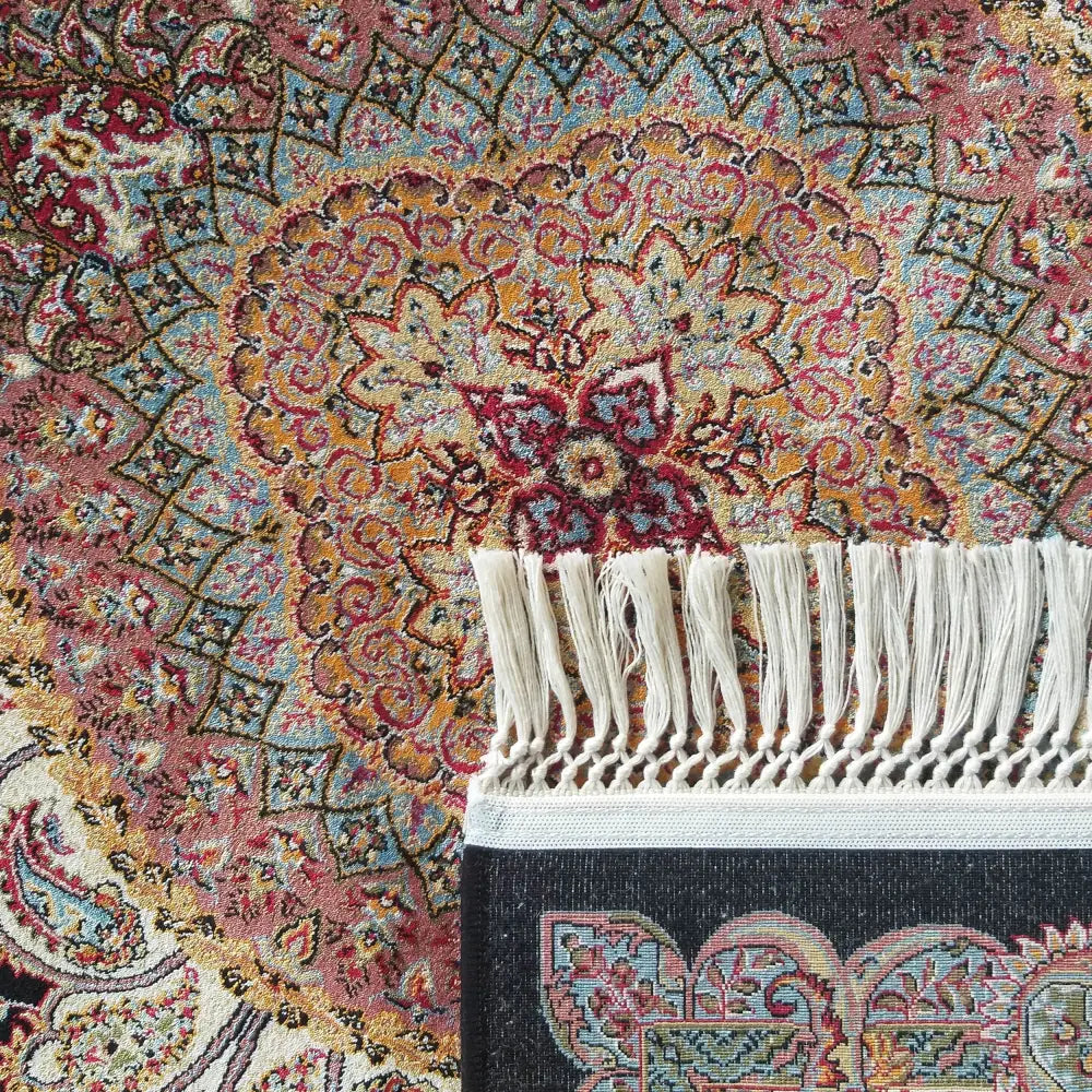 Tepe Eksklusiv Pers teppe i marineblå, nærbilde av hjørne med oppbrettede frynser og detaljert mønster.