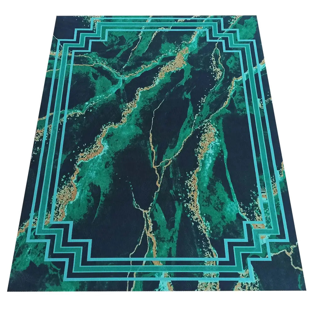 Tepe for Horeca Ny 118, grønt marmormønstret teppe med turkise, geometriske border, sett ovenfra.