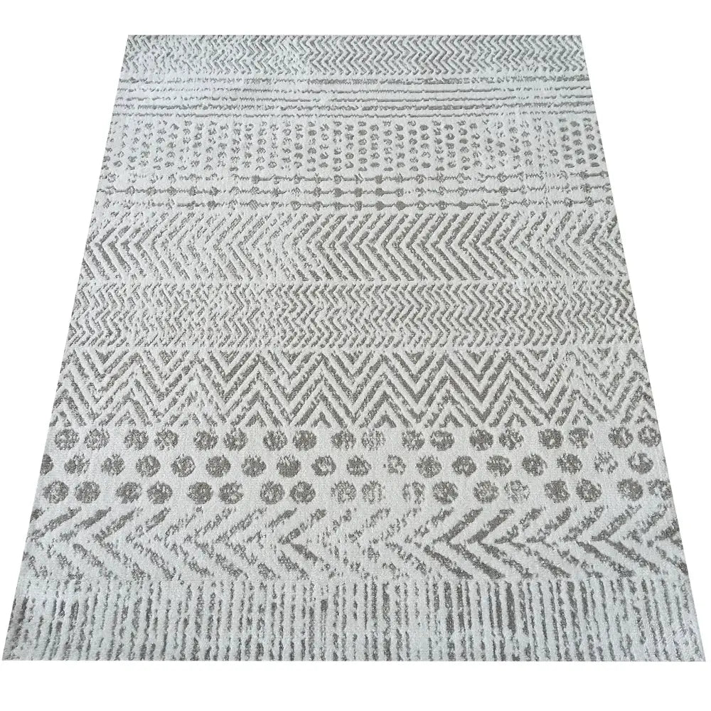Tepe Lara-teppe 200 x 290 cm, lysegrått og hvitt med geometriske mønstre, sett ovenfra.