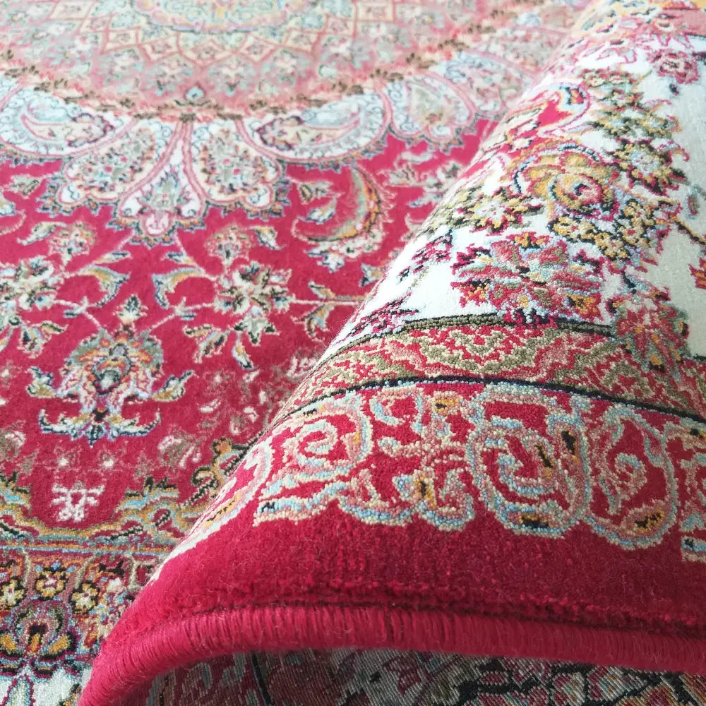 Tepe Luksuriøs Pers 03 teppe, detaljert nærbilde som fremhever tykkelse og orientalsk mønster i rødt og hvitt.