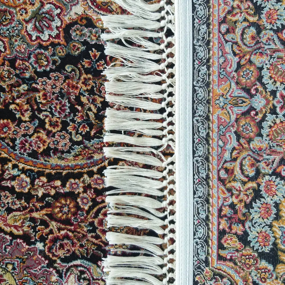 Tepe Luksuriøs Pers 06 Navy, nærbilde av fargerikt orientalsk mønster og hvite frynser langs kanten.