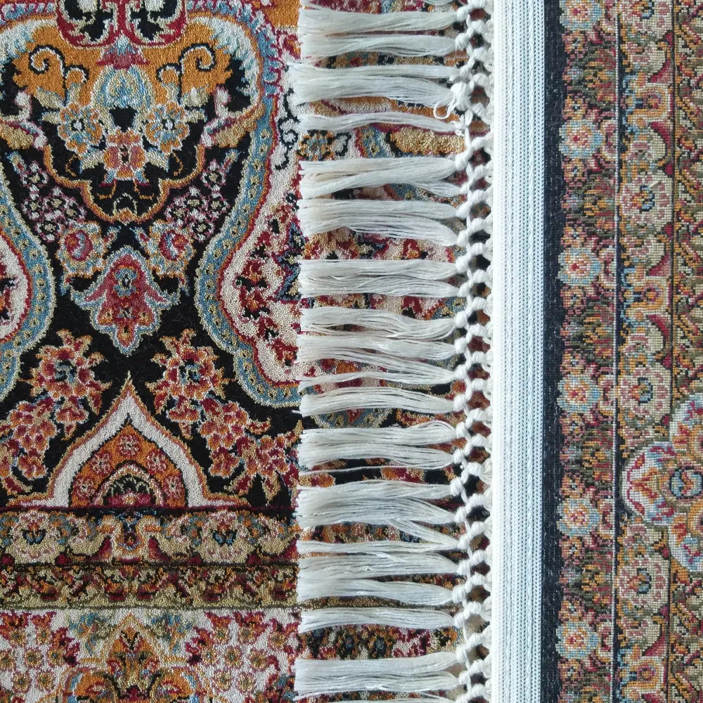 Tepe Luksuriøst Pers-07 Navy, nærbilde som fremhever orientalsk mønster og hvite frynser langs kanten.