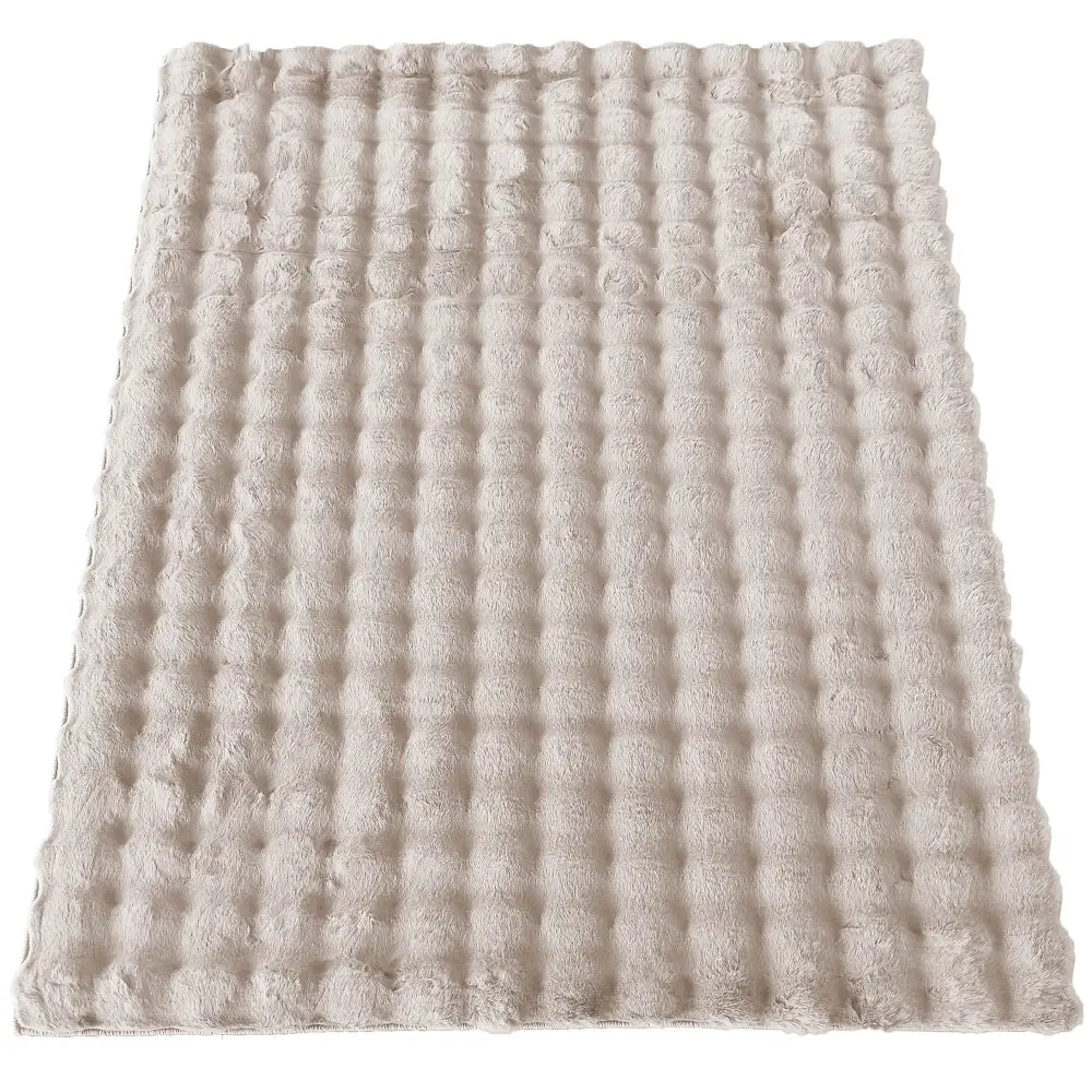 Tepe Merlin 3D Latte teppe i lys beige, sett ovenfra med markert rutemønster og myk, plysjaktig overflate.