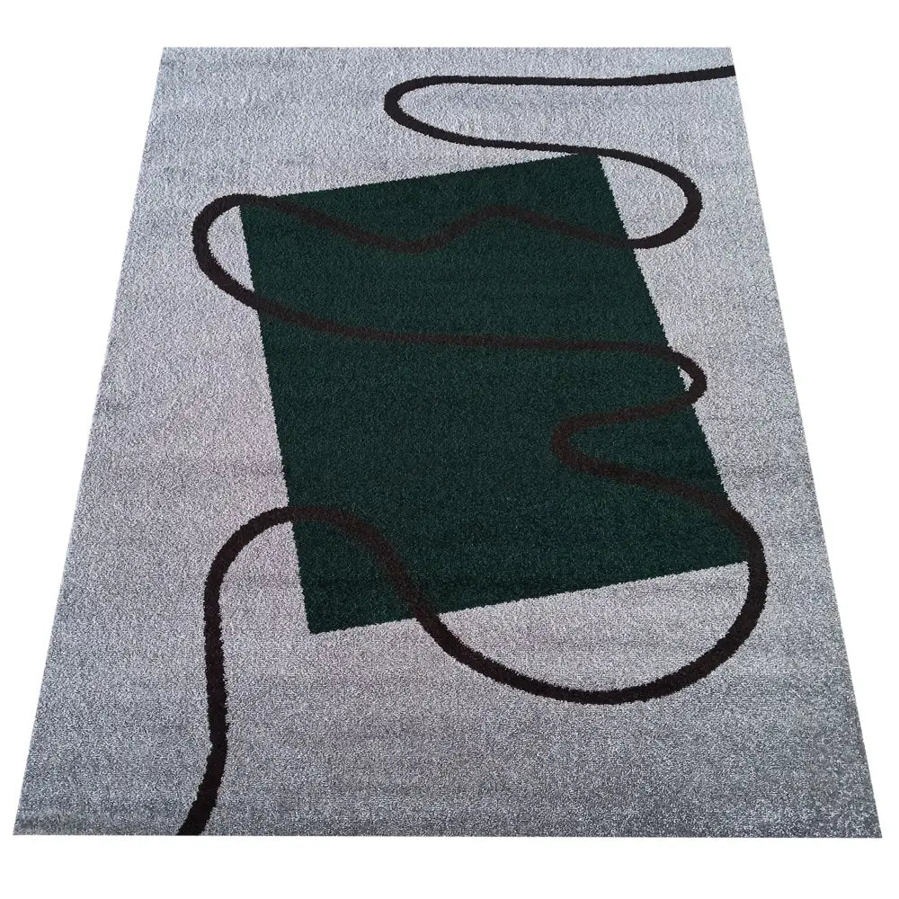 Tepe Otto teppe 240x330 cm, grå bakgrunn med mørkegrønt felt og sort bølgende linje, sett ovenfra.