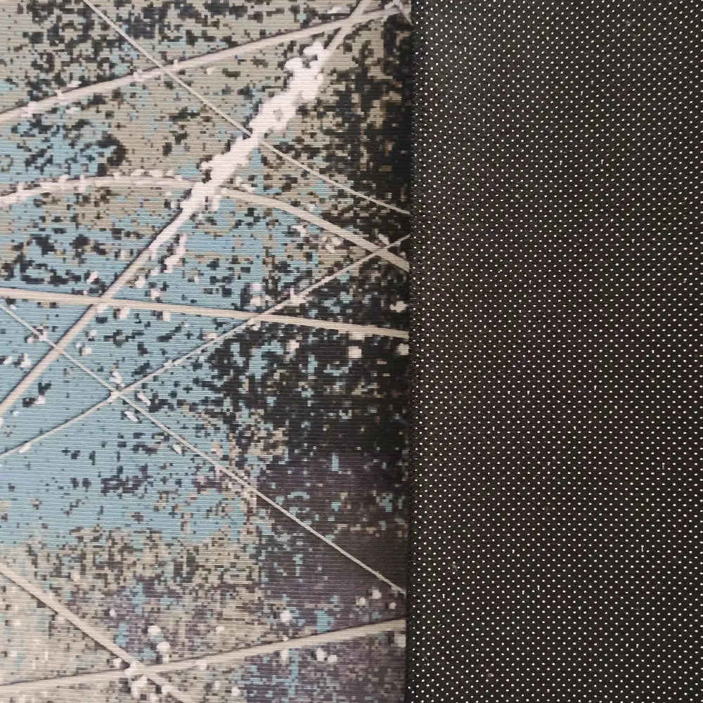Tepe Teppihoreca-Ny teppe, nærbilde av blått og svart mønster mot svart tekstil med hvite prikker.