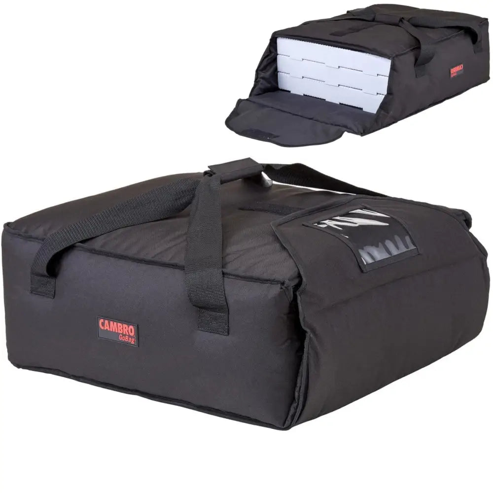 Termisk bærbar CAMBRO pizzabag i svart tekstil, skrå forside med bærehåndtak og toppmontert lomme.