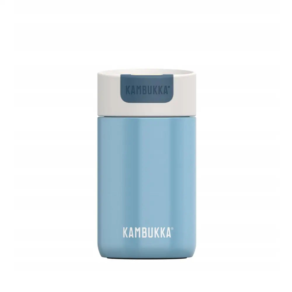 Termokopp Olympus 300 ml i silkeblå med hvitt lokk, sett forfra med synlig Kambukka-logo.
