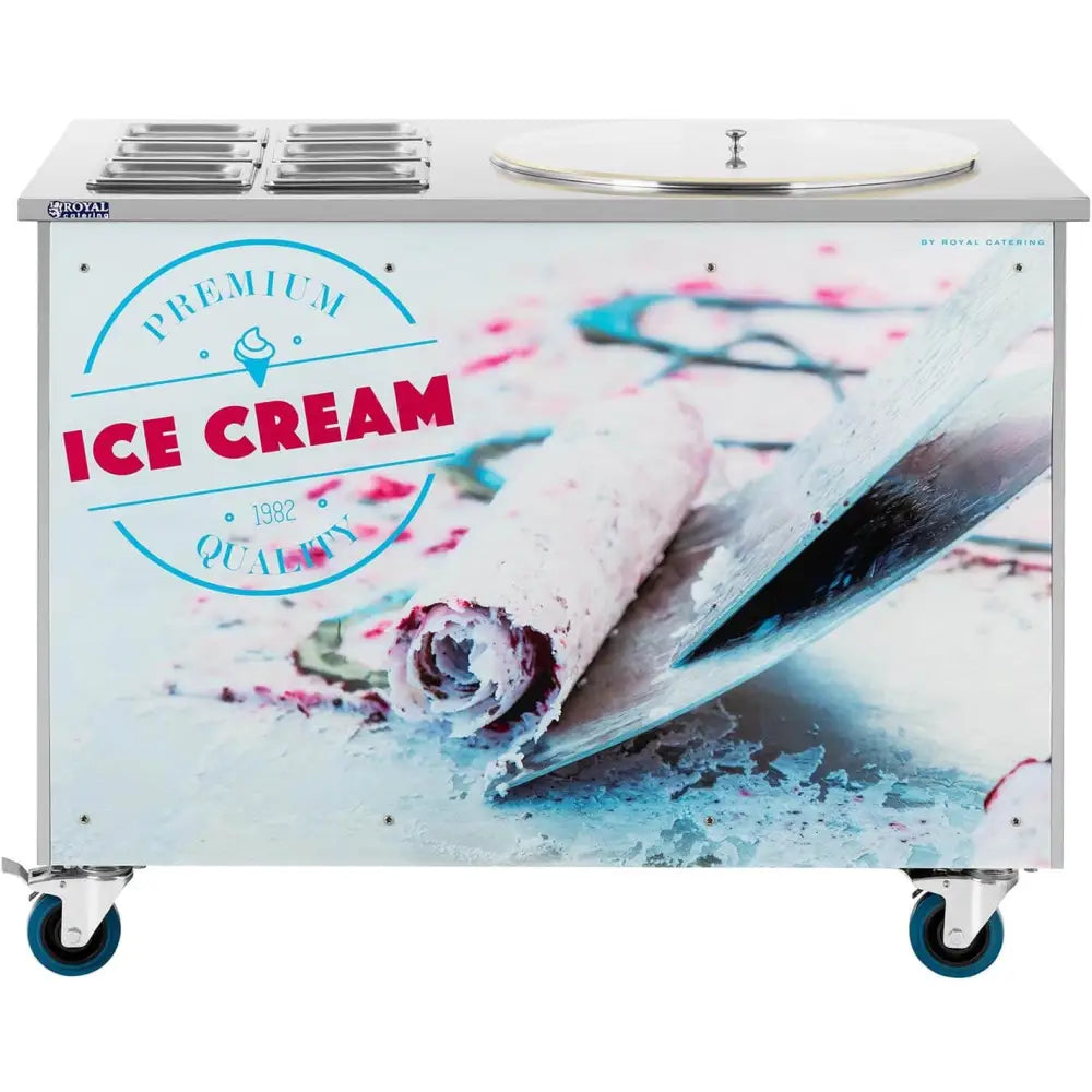 Thai-iskremmaskin med stor rund plate, seks beholdere og dekor med rolled ice cream foran på metallvogn.