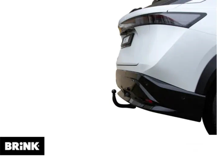 Brink avtagbart tilhengerfeste montert på Nissan Ariya 2022 med usynlig utskjæring i bakfangeren