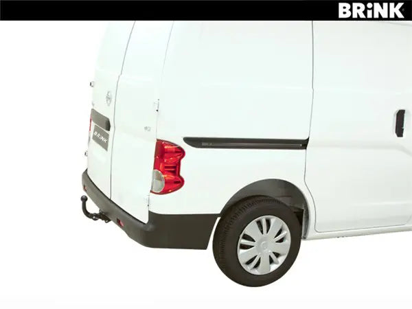 Brink avtagbart tilhengerfeste til Nissan NV200 montert under bakfangeren