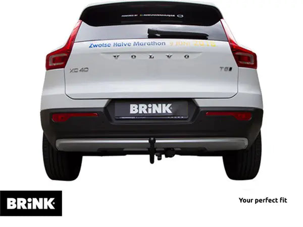 Brink tilhengerfeste til Volvo XC40 vist med monteringssett og bruksanvisning