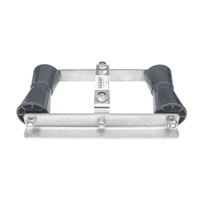 To-ruller vugge for båthenger, frontvisning med svarte valser, metallramme og synlig etikett med strekkode.