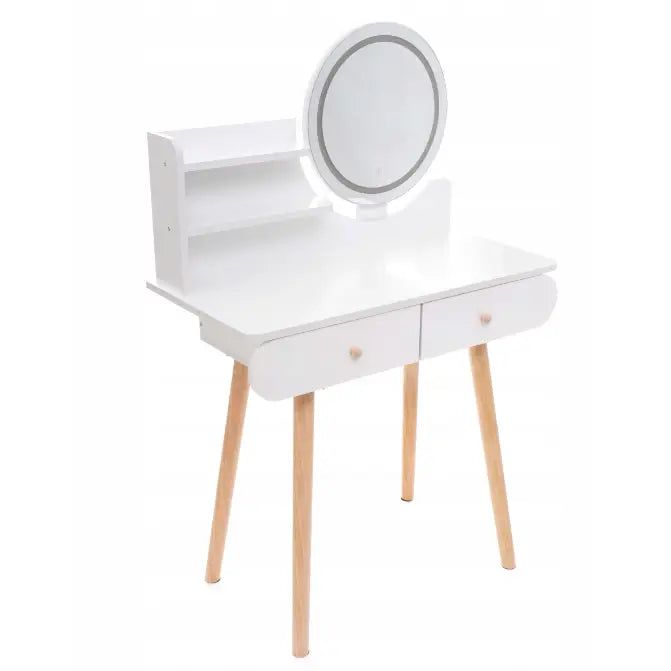 Toalettbord med LED-speil Scandi 09, skrå vinkel som viser hvite skuffer, hyller og lyst rundt speil.