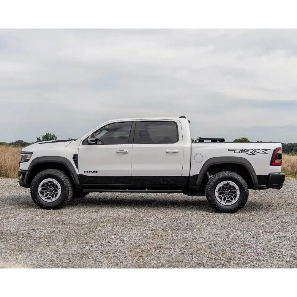 Tøff Tri-fold Lavprofil Hardt Trekk Rough Country 5’7’’ - Ram 1500 Dt 19-