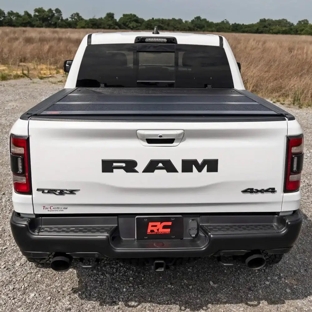 Tøff Tri-fold Lavprofil Hardt Trekk Rough Country 5’7’’ - Ram 1500 Dt 19-