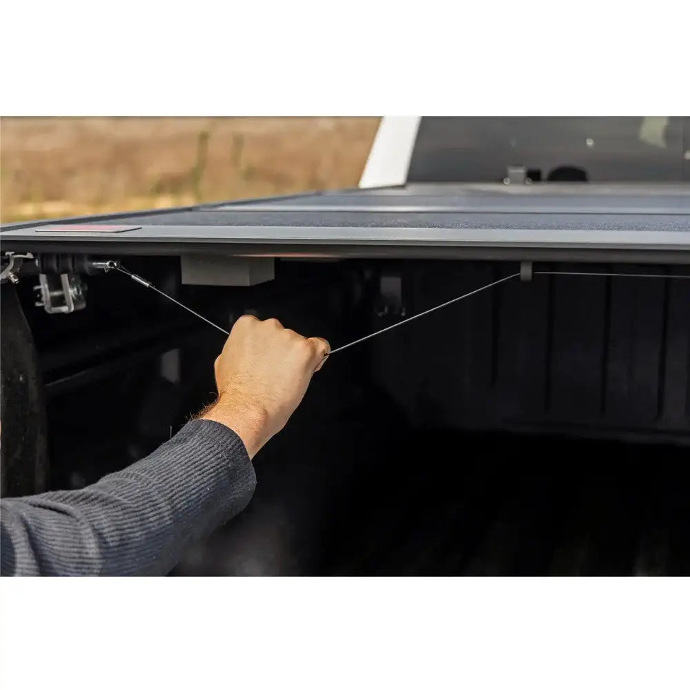 Tøff Tri-fold Lavprofil Hardt Trekk Rough Country 5’7’’ - Ram 1500 Dt 19-