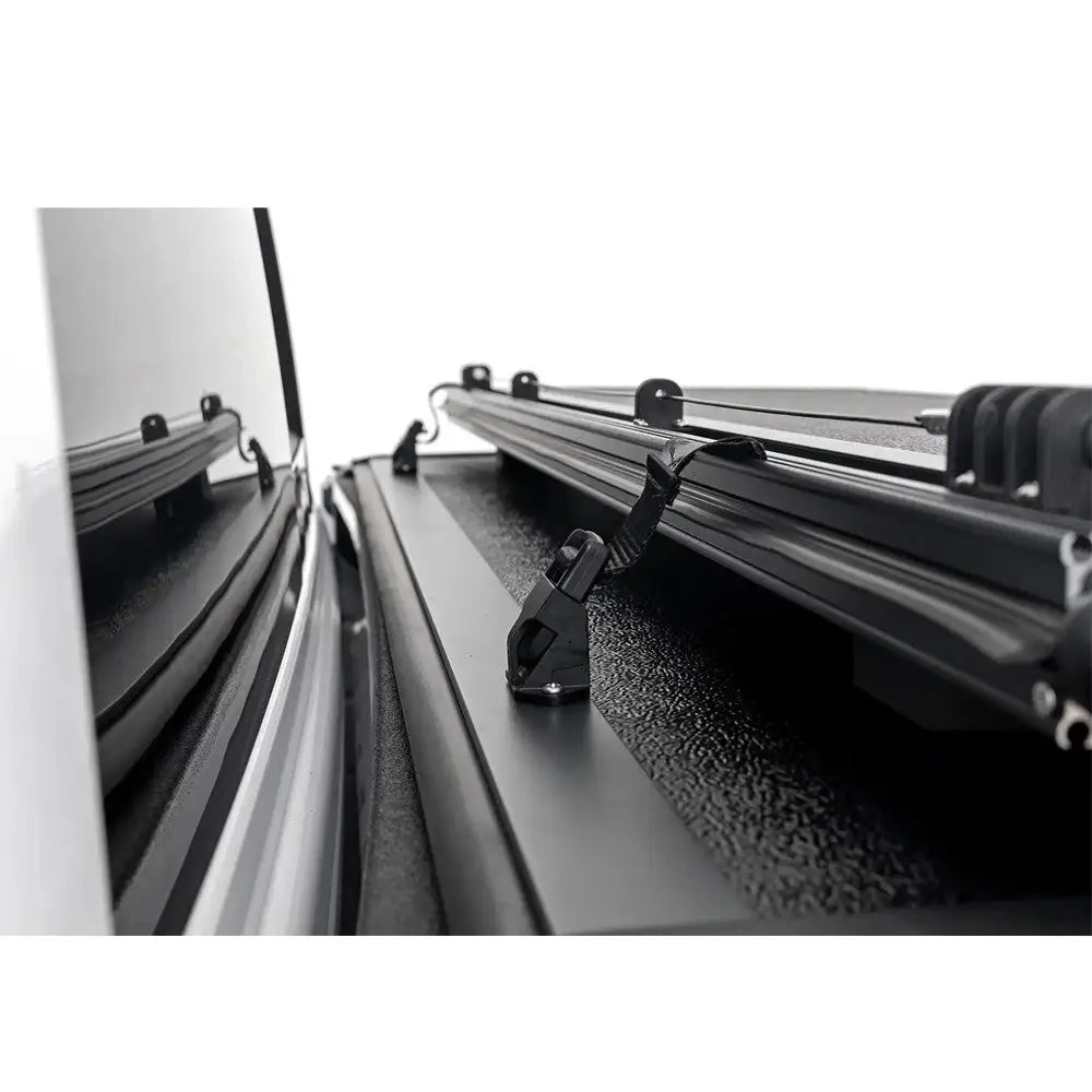 Tøff Tri-fold Lavprofil Hardt Trekk Rough Country 5’7’’ - Ram 1500 Dt 19-