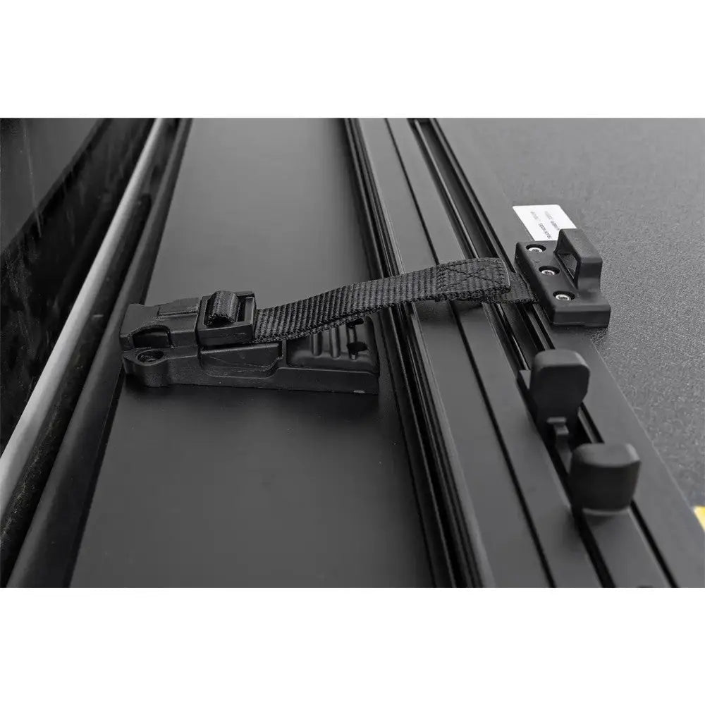 Tøff Tri-fold Lavprofil Hardtopdeksel Rough Country 6’10’’ - Ford F250 17-22