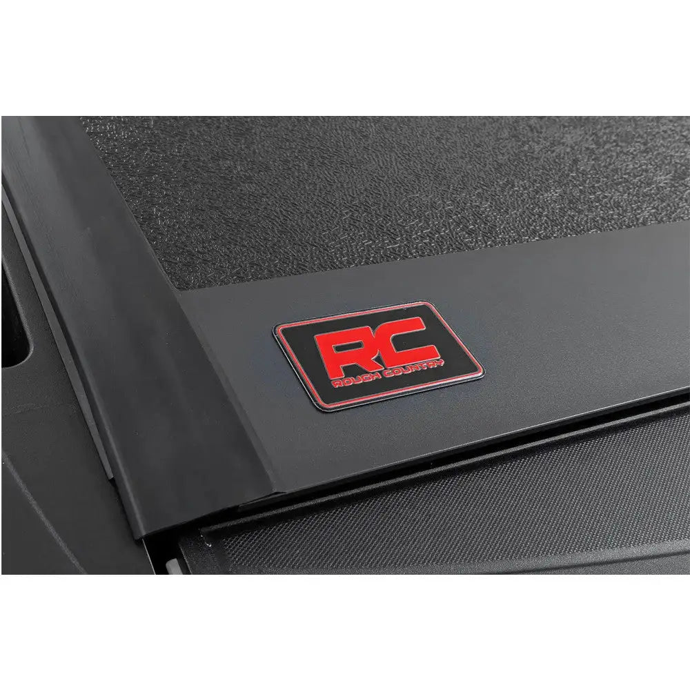 Tøff Tri-fold Lavprofilhardtop Rough Country 6’7’’ - Gmc Sierra 2500 14-19