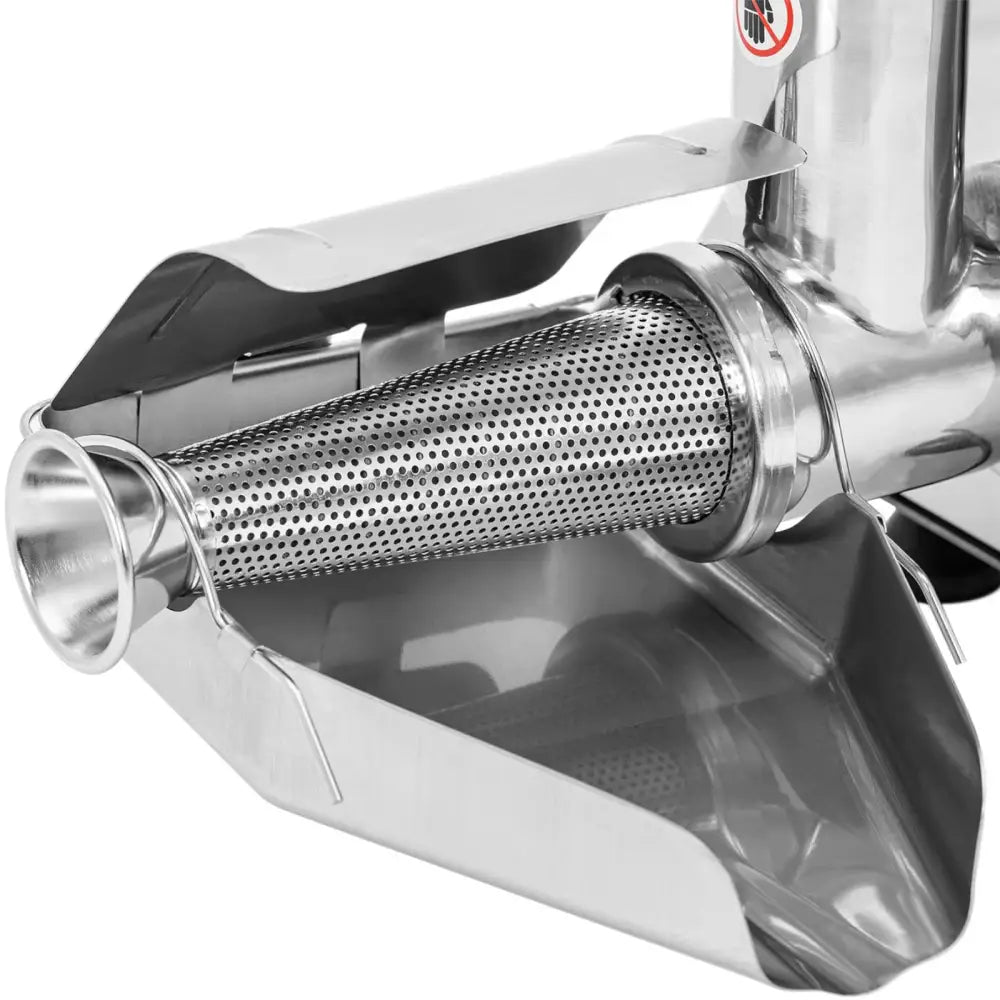 Rustfri tomat- og grønnsakspuremakermaskin, nærbilde av perforert sil og dryppbrett under åpningen.