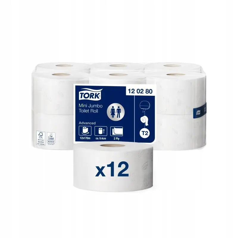 Tork Toalettpapir Mini Jumbo T2, tolv hvite ruller i plast med blå etikett, sett forfra.