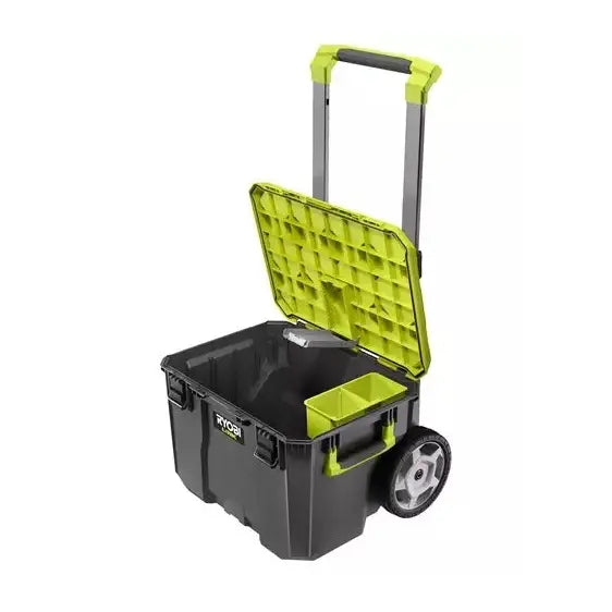 Transporttralle fra Ryobi i sort og limegrønn plast, åpent lokk viser innvendig rom og teleskophåndtak.