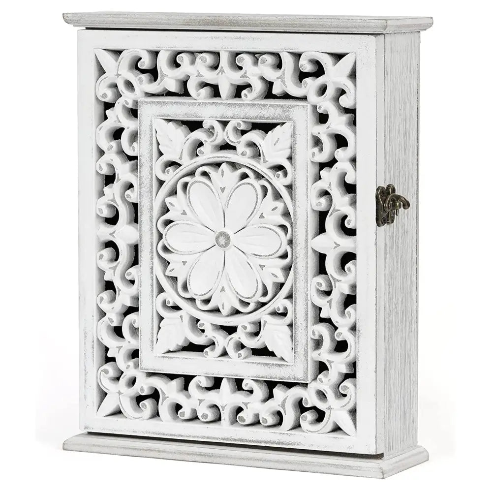 Tre nøkkelboks i hvit, skrå frontvisning med utskårne blomstermønstre og liten metall-lås på siden.