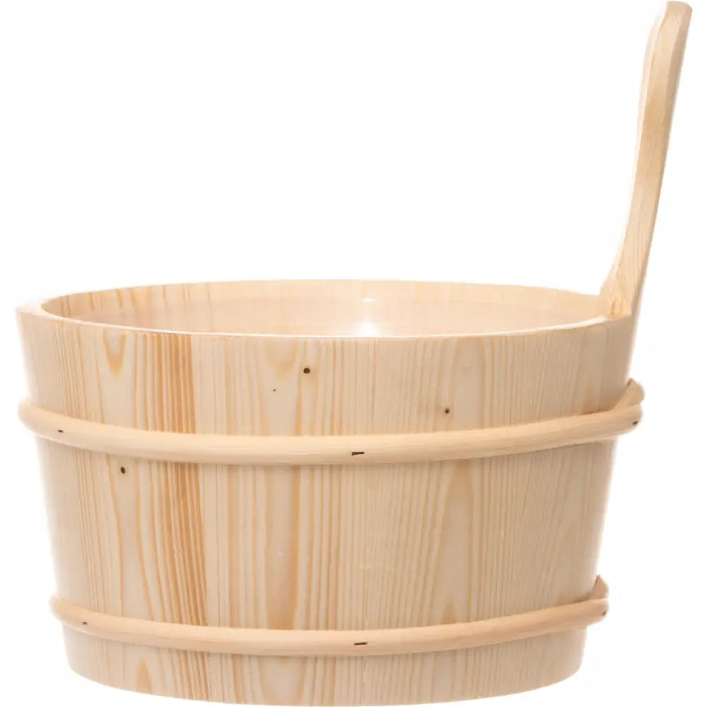 Trebøtte med innsats for badstue, lys treverk med synlige årringer, to bånd og høyt håndtak.