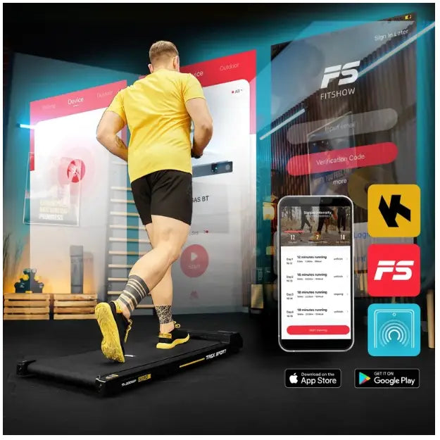 Tredemølle for hjemmetrening AERO Trex Sport, bakfra med joggende mann og synlig app-tilkobling på skjerm.