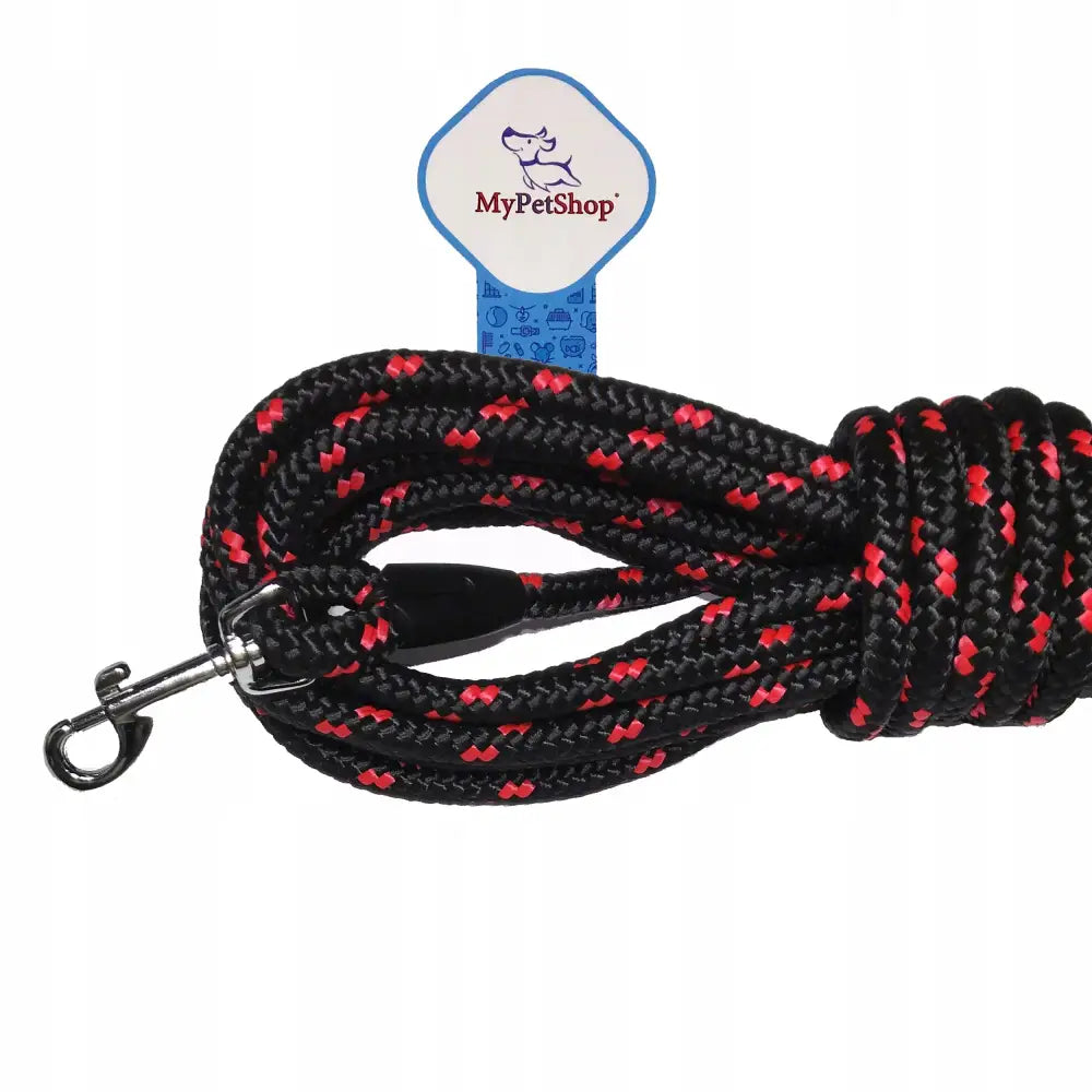 Treningsbånd for hund 10 meter, svart og rød flettet nylon med solid metallkarabinkrok og tydelig etikett.